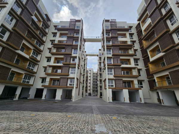 TVS Emerald Peninsula 3 BHK With Private Terrace For Resale 